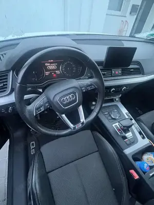 Audi Q5 Audi Q5 35 TDI quattro S tronic sport