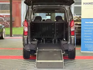 Citroen Berlingo Behindertengerecht-Elek.Rampe-Elek-Heck Bild 2
