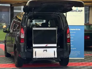 Citroen Berlingo Behindertengerecht-Elek.Rampe-Elek-Heck Bild 5