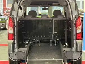 Citroen Berlingo Behindertengerecht-Elek.Rampe-Elek-Heck Bild 3