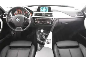 BMW 318 i Touring *1.Hand*Leder*Navi*SHZ* Bild 2