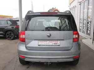 Skoda Yeti Yeti 1.2 TSI Ambition/AHK/1.Hd/Temp/ALU/Sitzh/PDC/ Bild 3