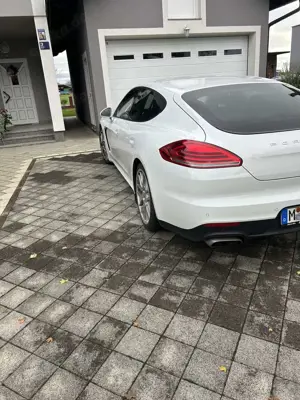 Porsche Panamera 4 PDK Bild 2