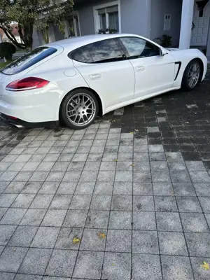 Porsche Panamera 4 PDK Bild 3