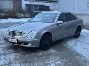 Mercedes-Benz E 320 TÜV NEU*VIELE NEUTEILE*GUTER ZUSTAND*
