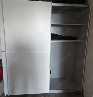 Schwebetürenschrank weiß   zu verschenken