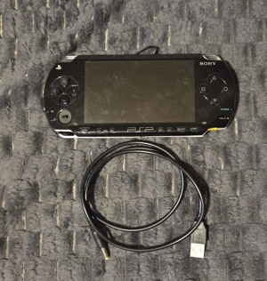 psp mit ladekabel und 10 spiele