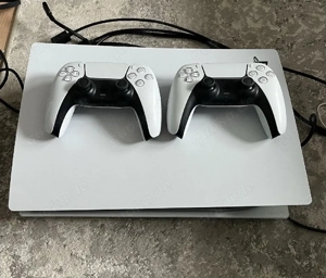 Sony PS5 Disc Edition (825GB) mit 2 Controllern  Ladestation und 19 Spielen!