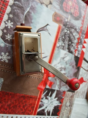 alte Kaffeemühle 50'er der Marke Dienes