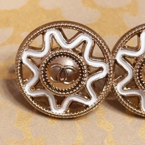 Chanel Knöpfe Upcycling Bild 3