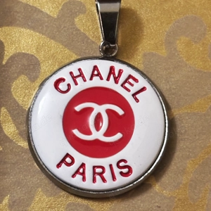 Chanel Knopf Upcycling
