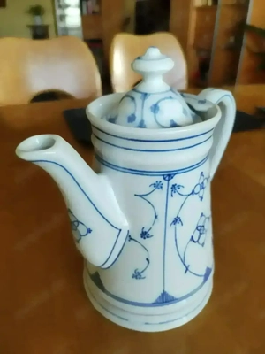 Kaffeekanne, Porzellan, weiß blau mit Deckel