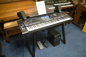 Yamaha Genos Keyboard (76 Tasten), Yamaha L7 Ständer, GNS-MS01 Lautsprecher, versandkostenfrei