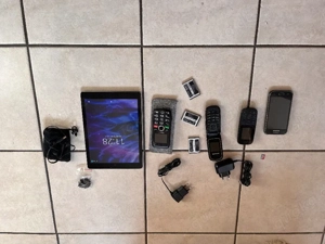 4 ältere Handys und 1 medion pad