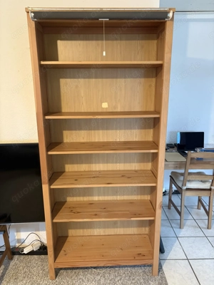 Ikea Regal mir Rollo und Beleuchtung