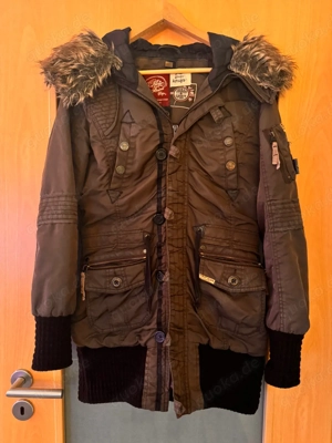 Khujo Damen Winterjacke | Gr. M | warm gefüttert | Kapuze mit Fell