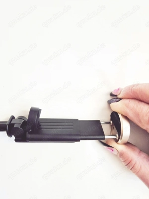NEUER schwarzer Bluetooth Selfiestick mit stabilem Stand Fuß Bild 5