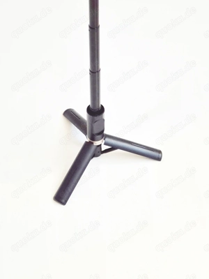 NEUER schwarzer Bluetooth Selfiestick mit stabilem Stand Fuß Bild 3