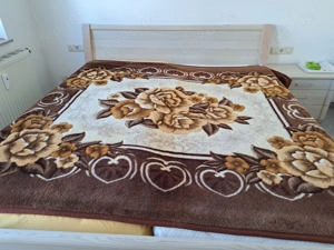 Sehr stabiles Massivholzbett