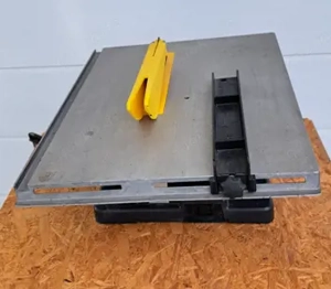 Tischkreissäge für Bastelarbeiten aus Holz 