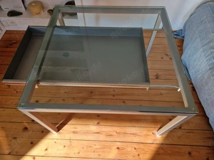 Desalto Helsinki Couchtisch mit Metallgestell, Glasplatte und großer Schublade, zeitloses Design