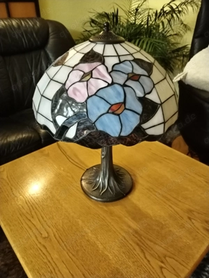 Tiffany-Stil Tischlampe mit Blumenmuster und Metallfuß Bild 4