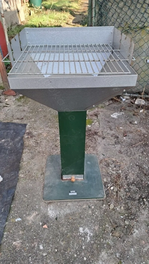 Großer Holzkohle Stehgrill - nagelneu 