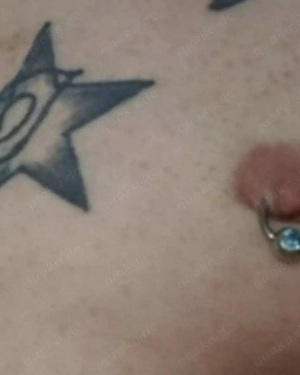 Er sucht ihn      Du hast du sehr viel Probleme? Und Kopfkino? Und suchst. Was tolles  