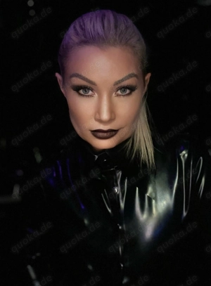 Deutsche Latex Bizarrlady Victoria Violence zu Gast in der Bizarrfabrik am 15.&16.08 und 21.-24.08.