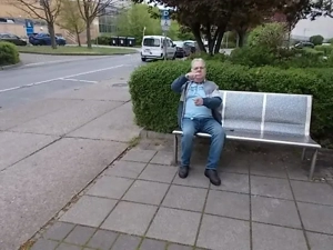 Suche eine Mitbewohnerin .