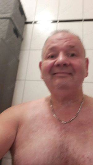 Gutaussehender Er 59 sucht SIE 