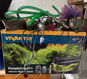 Aquarium mit viel Zubehör  Bild 3