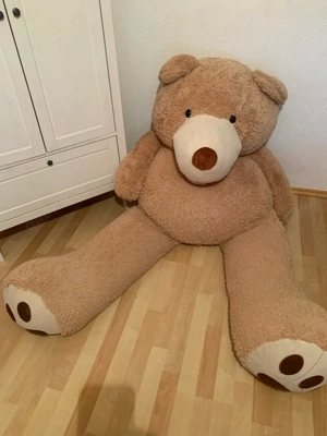 grosser Teddy Bär