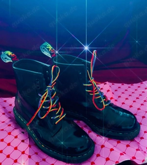 Dr. Martens Pride Boots Rainbow Holo Schnürsenkel Schwarz Lack 39