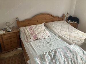 Schlafzimmer mit Massivholz Fronten 