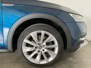 Skoda Octavia Combi Scout 2.0 TDI DSG 4x4 AHK+MATRIX Bild 4