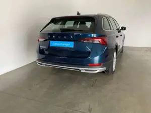 Skoda Octavia Combi Scout 2.0 TDI DSG 4x4 AHK+MATRIX Bild 2