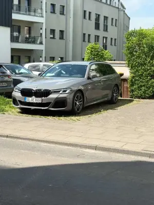 BMW 530 530d xDrive Touring Aut. M Sport Edition Bild 2