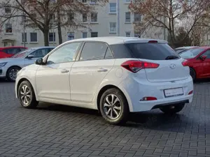 Hyundai i20 1.2 Passion Klima Sitzheizung Lenkradheizung Bild 3
