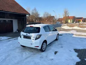 Toyota Yaris Hybrid Life Bild 4