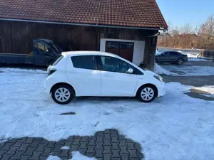 Toyota Yaris Hybrid Life Bild 3