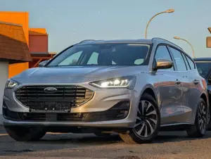 Ford Focus Turnier Benzin 155PS Aut TITANIUM LED NAVI Winterp