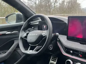 Skoda Superb Superb Combi 2.0 TDI DSG 4x4 Sportline Bild 5