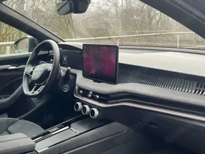 Skoda Superb Superb Combi 2.0 TDI DSG 4x4 Sportline Bild 4