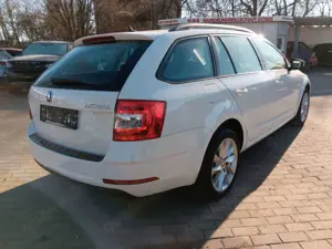 Skoda Octavia Combi Tour Apple CarPlay Klima Sitzheiz. Bild 4