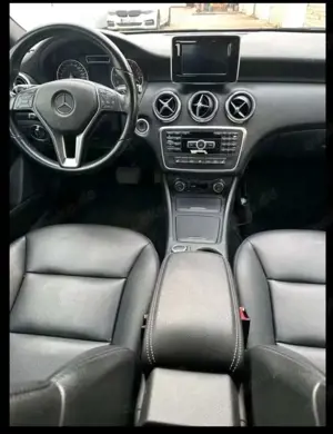 Mercedes-Benz A 180 (BlueEFFICIENCY) 7G-DCT Bild 2