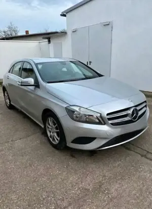 Mercedes-Benz A 180 (BlueEFFICIENCY) 7G-DCT Bild 3