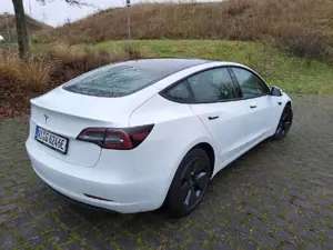 Tesla Model 3 RWD Kamera*Pano*Ryzen*Leder*Wärmepumpe Bild 3