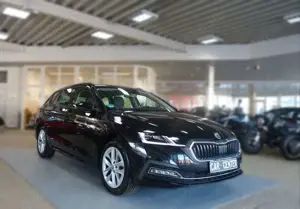 Skoda Octavia Combi 2.0 TDI; MATRIX NAV LAN DAB+ AHKv