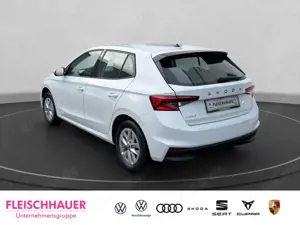 Skoda Fabia Essence 1,0 LED Apple CarPlay Android Auto Musikst Bild 4